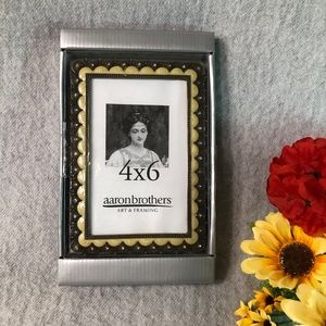 NWT - Yellow Scallop Enamel, Brass, & Rhinestone Picture Frame